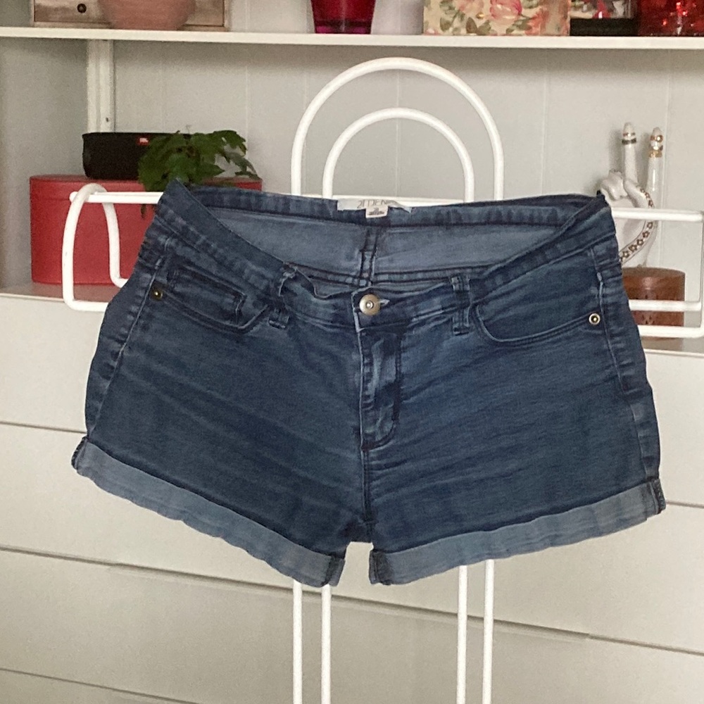 US28 Rolled Hem Jean Shorts